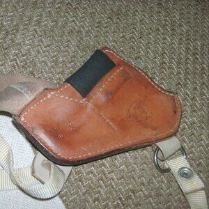 S&W LEATHER Safariland Holster #19 Model 19  with Removable Shoulder Straps